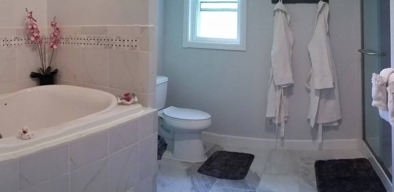 Photo of Bathroom in Roan Mountain