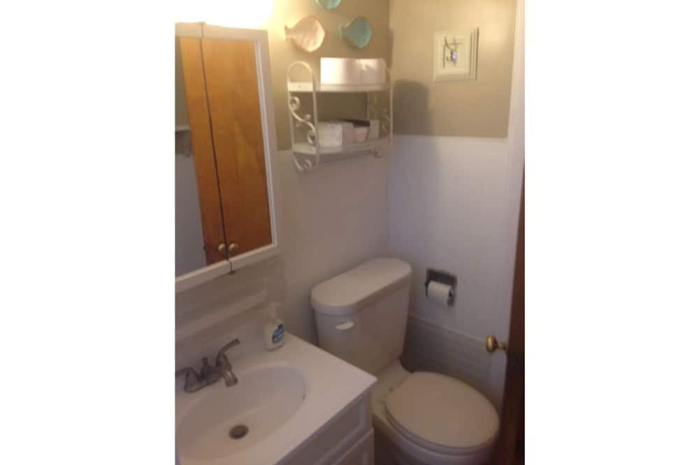Photo of Bathroom in Twin Lake