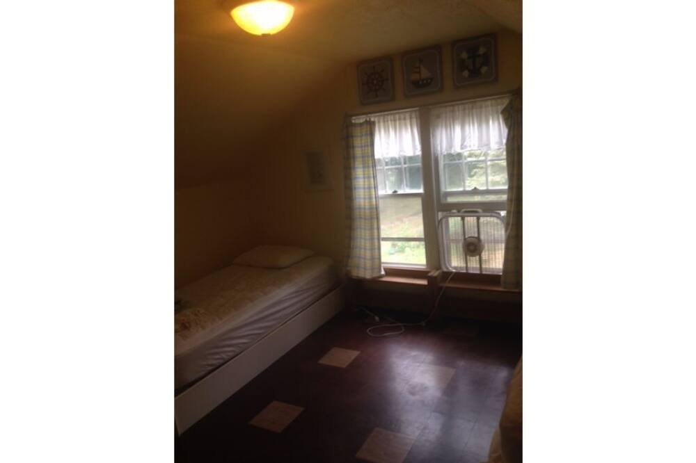 Photo of Bedroom in Twin Lake