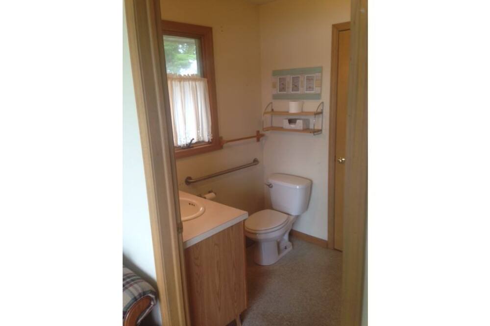 Photo of Bathroom in Twin Lake