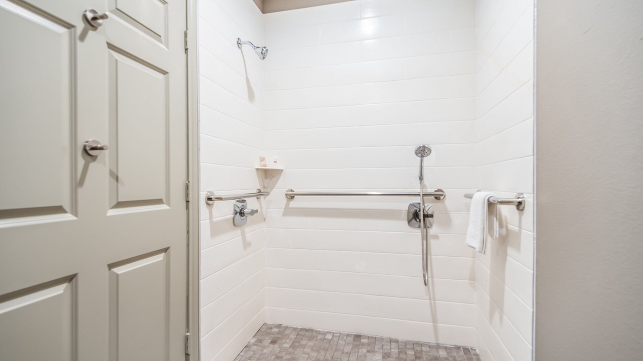 Photo of Bathroom in Mont Belvieu