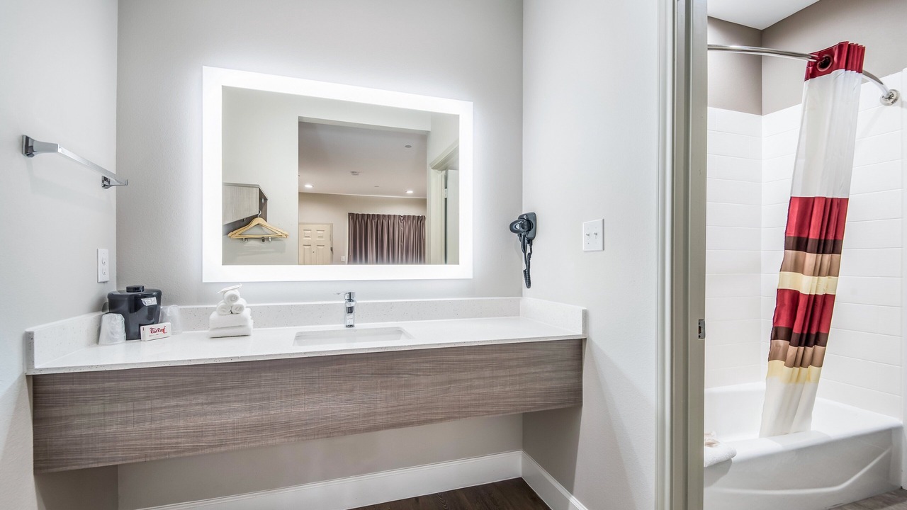 Photo of Bathroom in Mont Belvieu