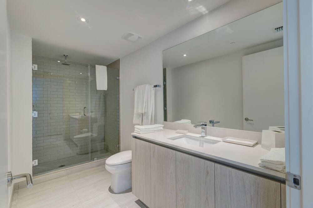 Photo of Bathroom in Hallandale Beach