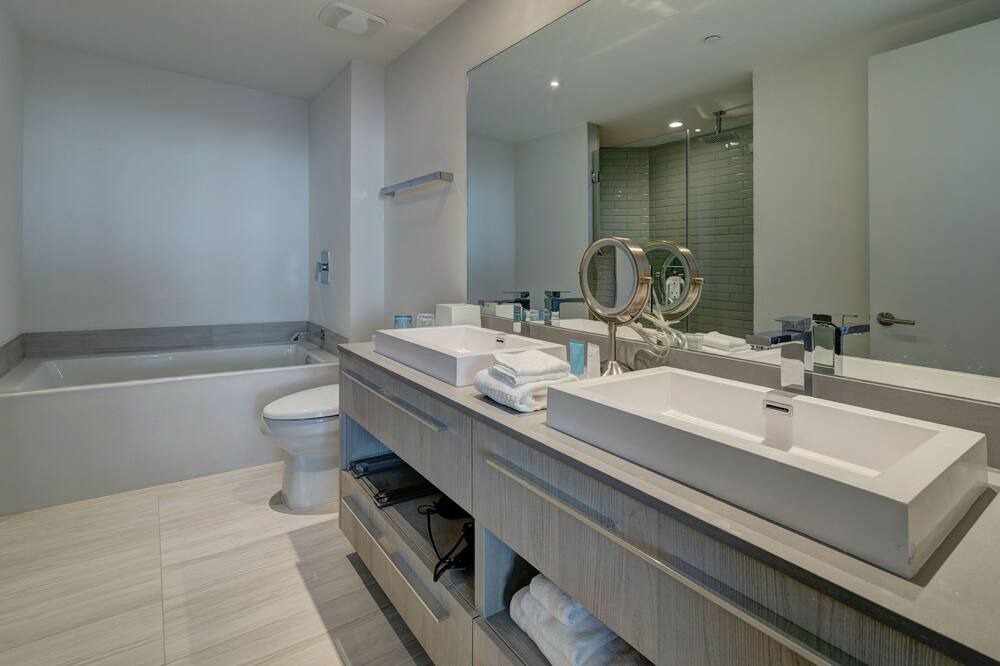Photo of Bathroom in Hallandale Beach