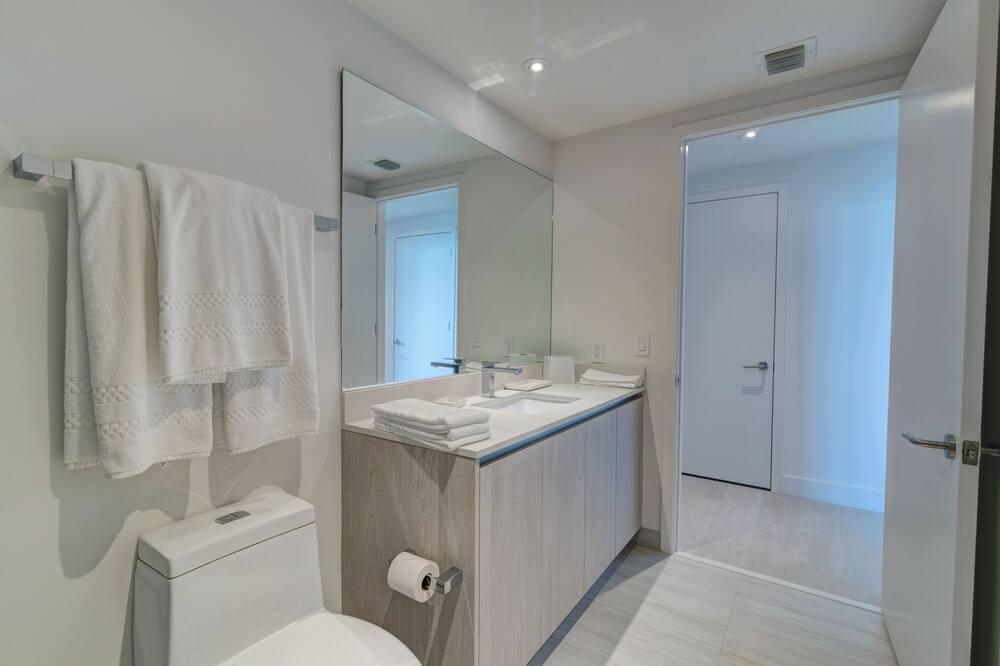 Photo of Bathroom in Hallandale Beach