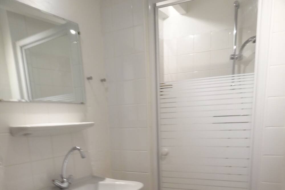 Photo of Bathroom in Lauzerte