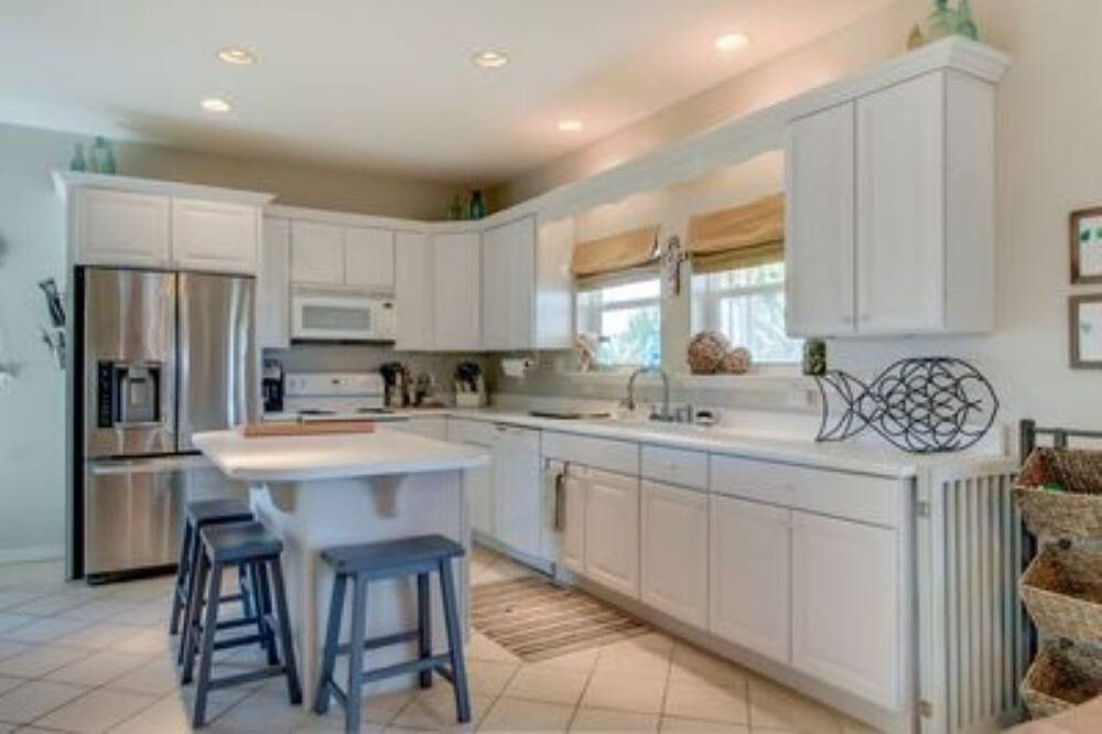 Photo of Kitchen in Royal Lagoons