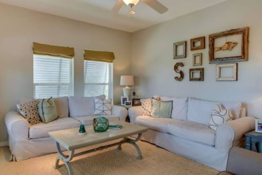 Photo of Livingroom in Royal Lagoons