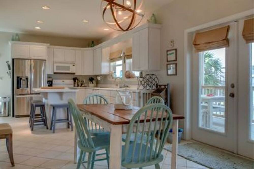 Photo of Kitchen in Royal Lagoons