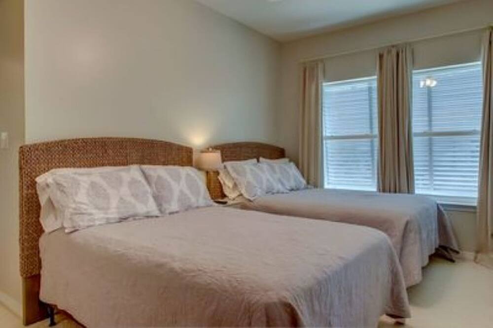 Photo of Bedroom in Royal Lagoons