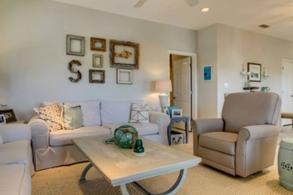 Photo of Livingroom in Royal Lagoons
