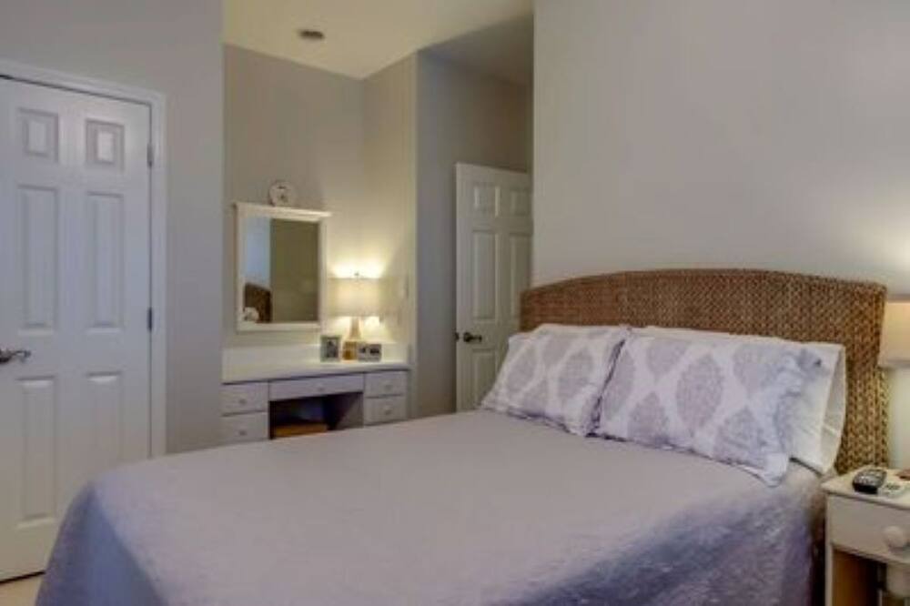 Photo of Bedroom in Royal Lagoons