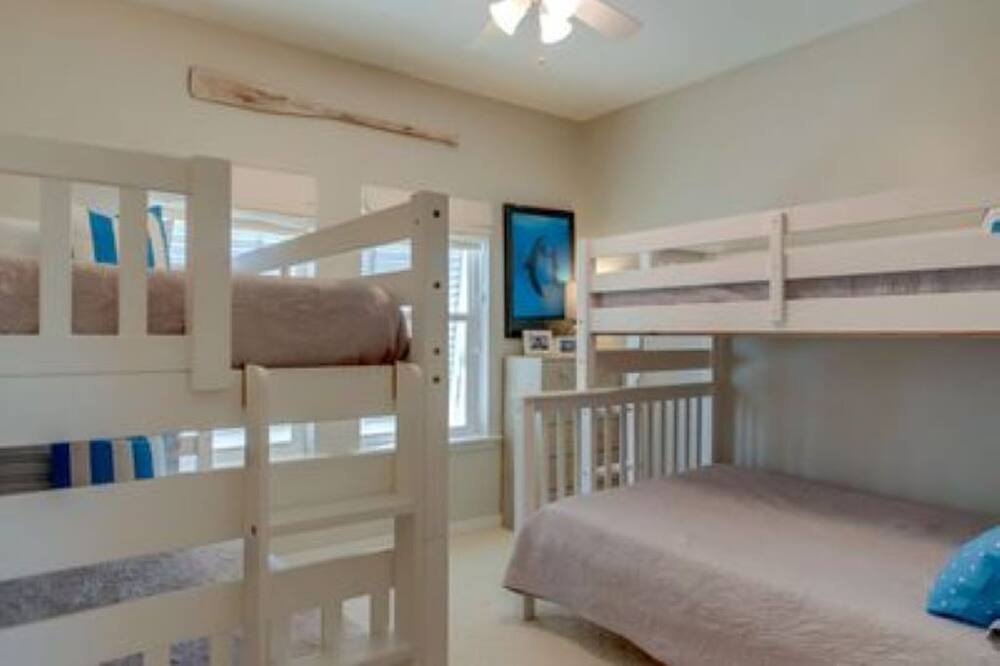 Photo of Bedroom in Royal Lagoons