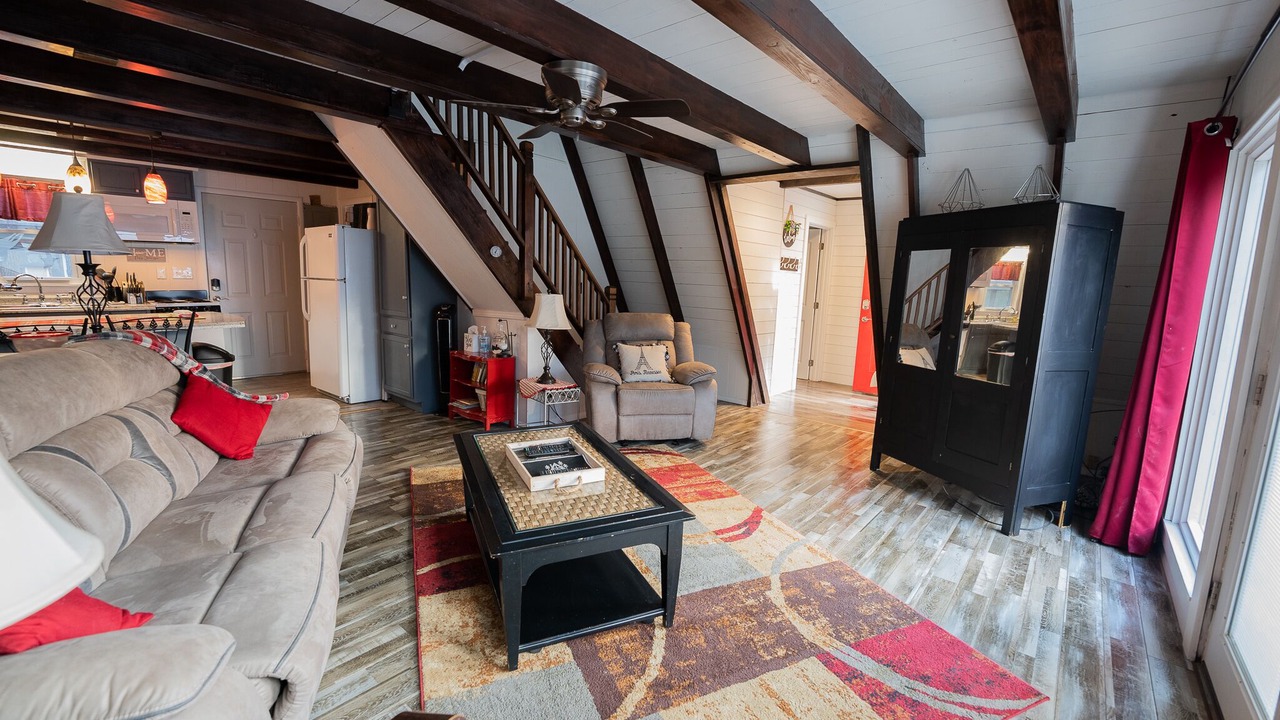 Photo of Livingroom in Springville