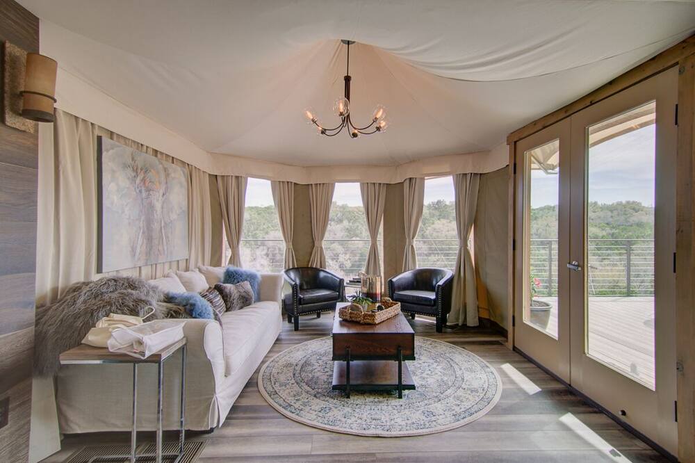 Photo of Livingroom in Spicewood
