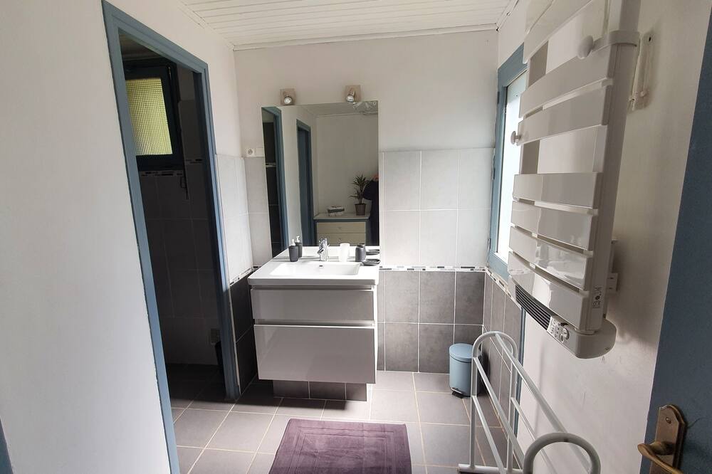 Photo of Bathroom in Courniou