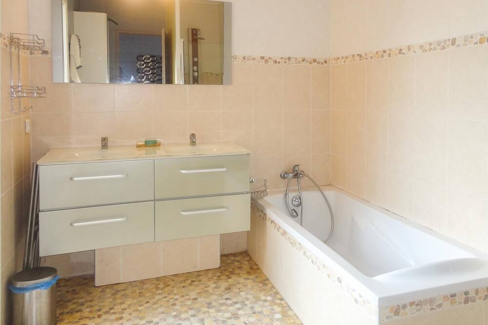 Photo of Bathroom in Cazouls-d'Herault