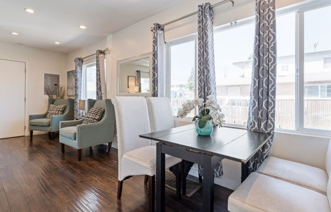 Photo of Livingroom in Oakland