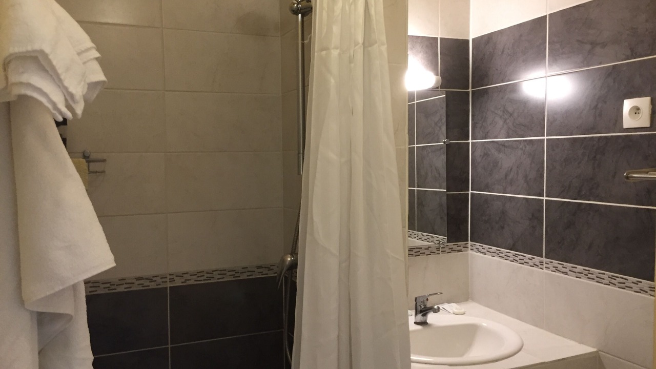 Photo of Bathroom in Ecartelee-Bonabry-Orieres-Paron