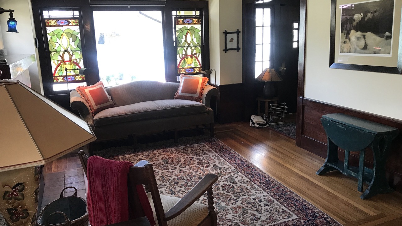 Photo of Livingroom in Piedmont Avenue
