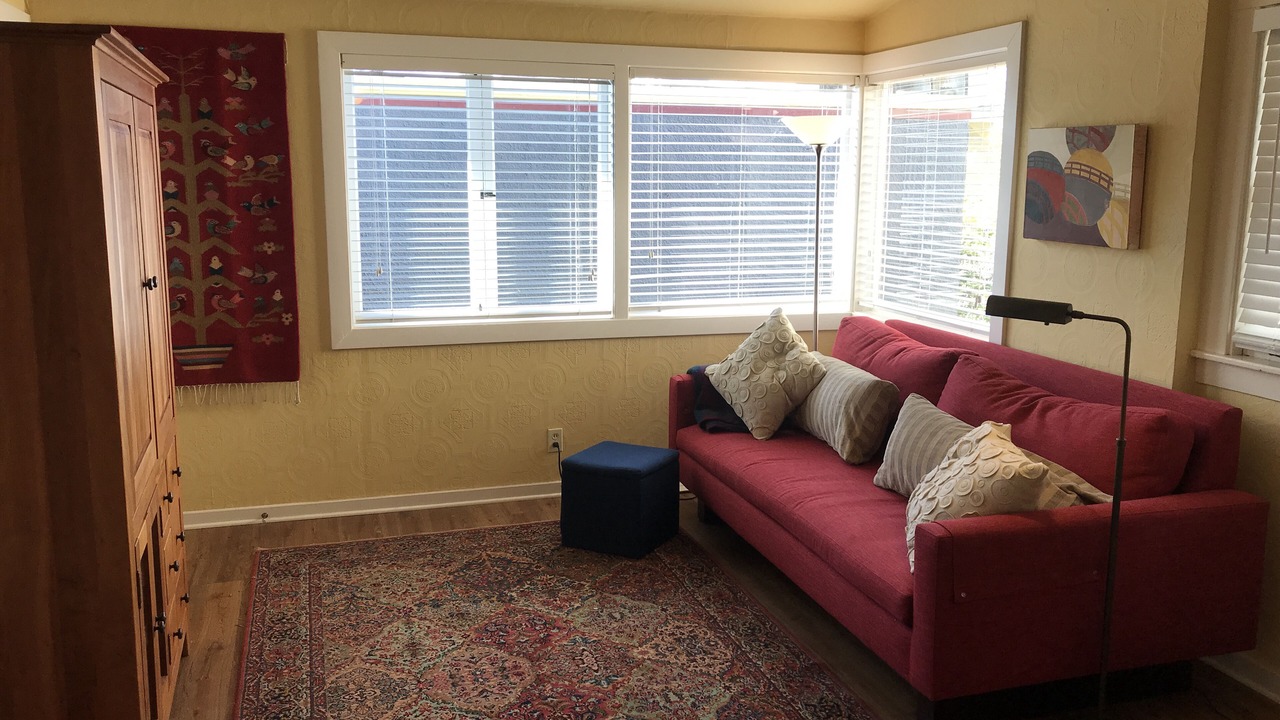 Photo of Livingroom in Piedmont Avenue