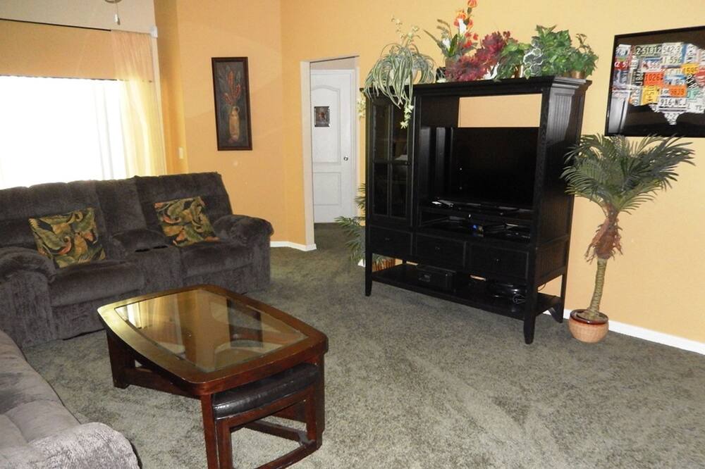 Photo of Livingroom in Sandy Ridge
