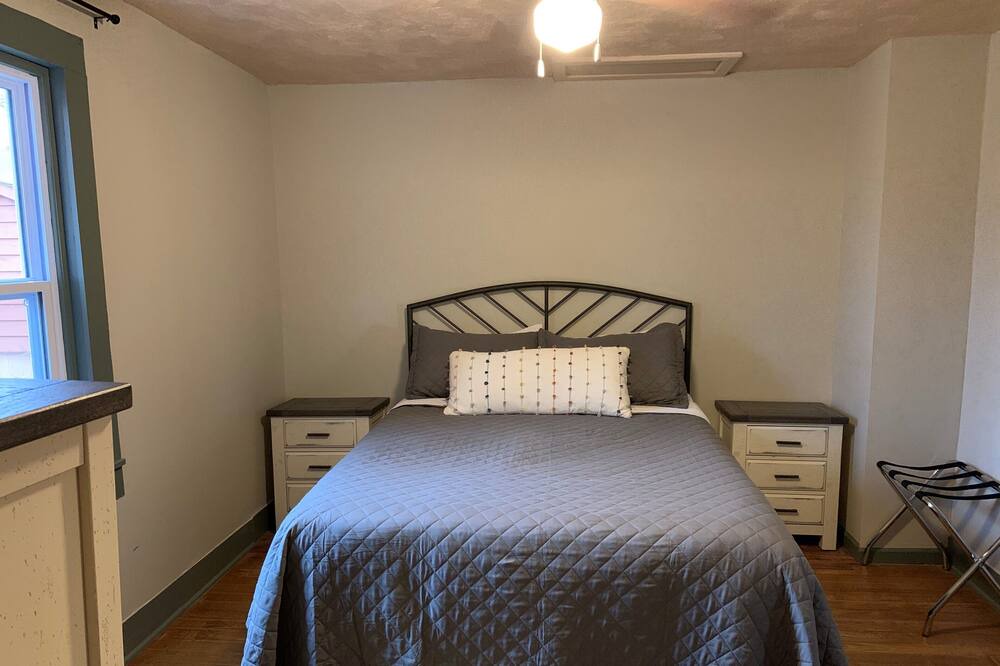 Photo of Bedroom in Urbana