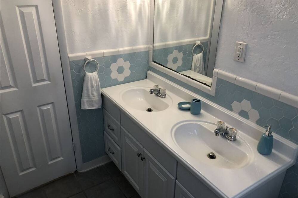 Photo of Bathroom in Lawton