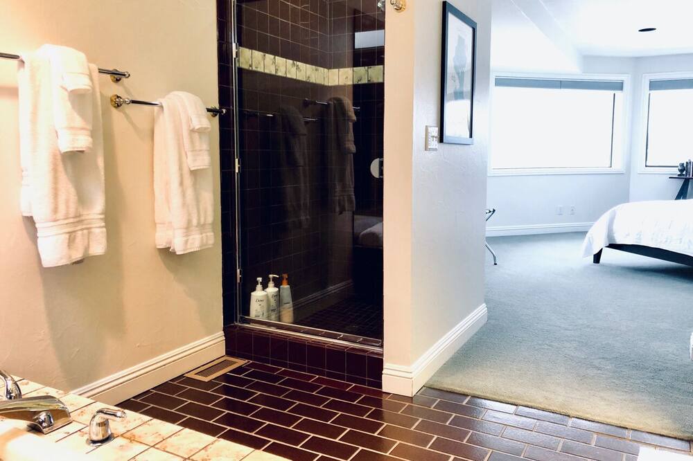 Photo of Bathroom in Fremont