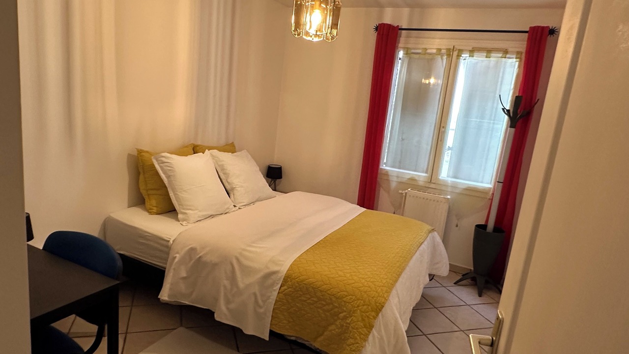 Photo of Bedroom in Saint-Cyr-sur-le-Rhone