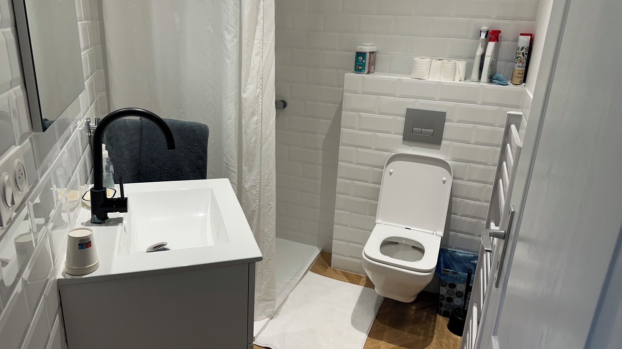 Photo of Bathroom in Saint-Cyr-sur-le-Rhone