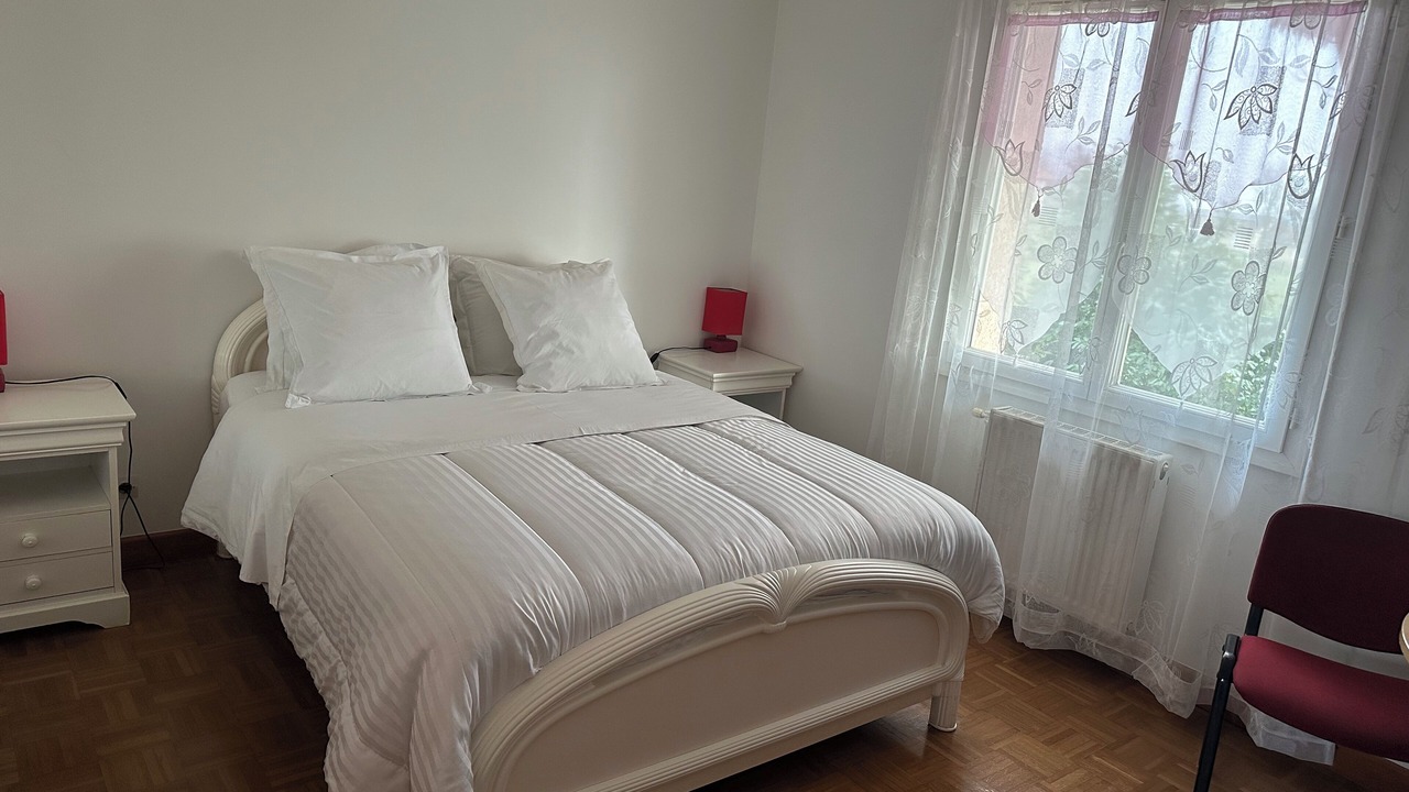 Photo of Bedroom in Saint-Cyr-sur-le-Rhone