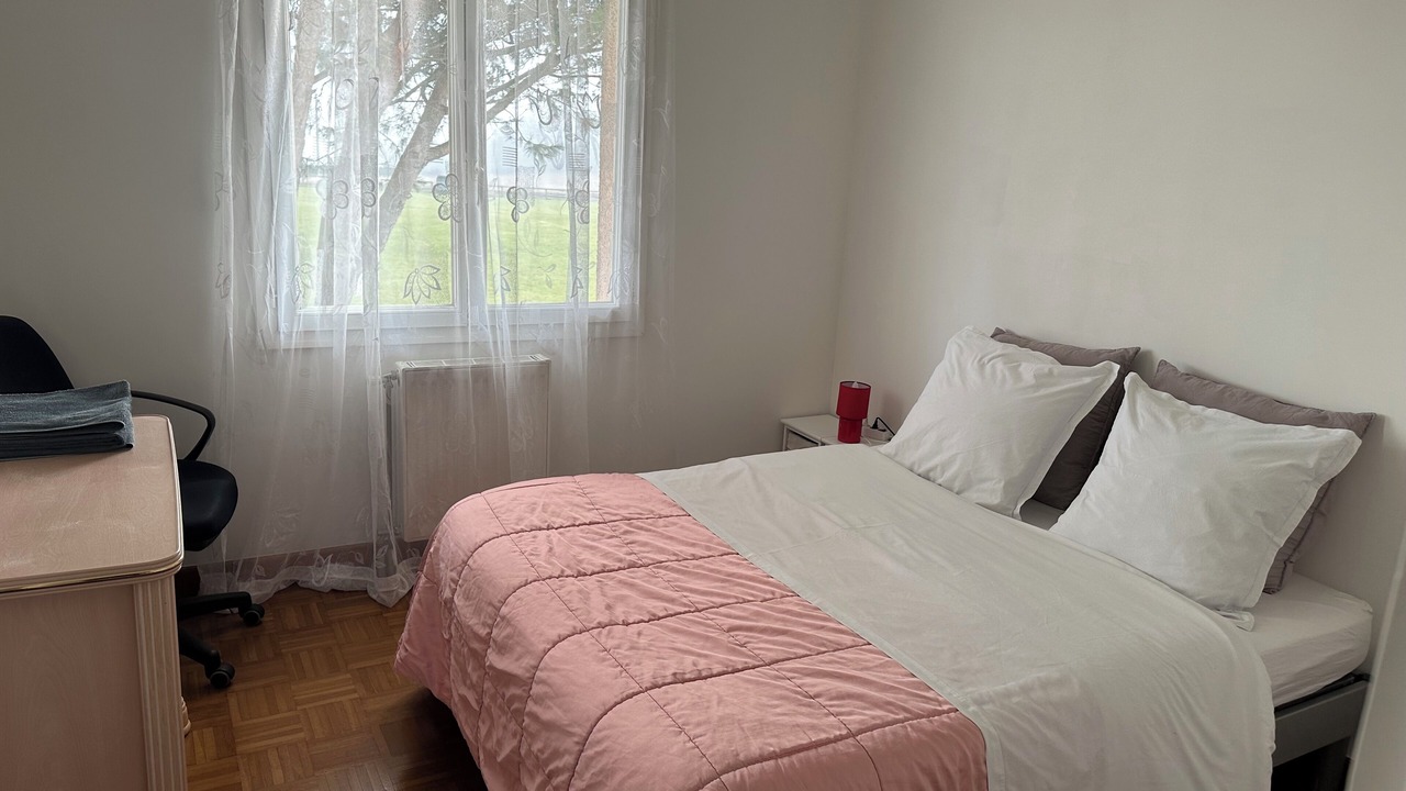 Photo of Bedroom in Saint-Cyr-sur-le-Rhone
