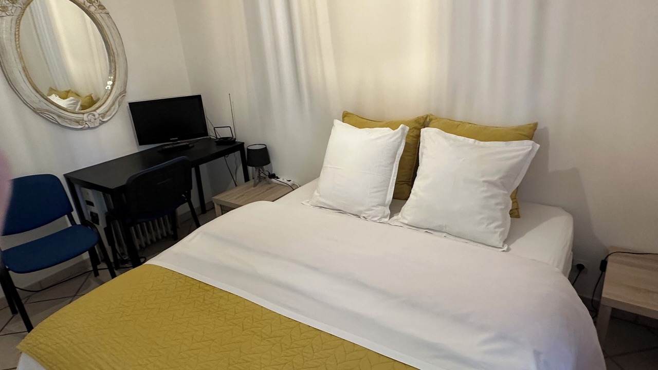 Photo of Bedroom in Saint-Cyr-sur-le-Rhone