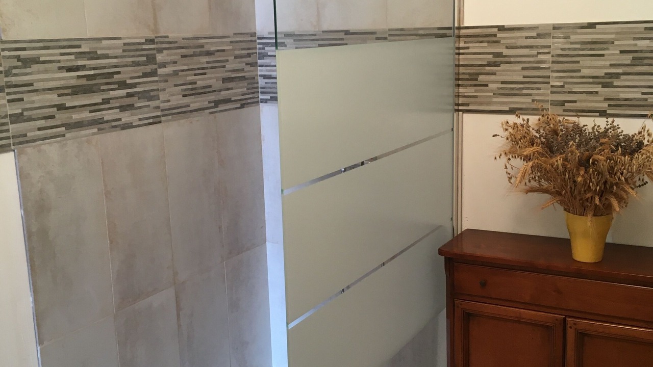 Photo of Others in Theus