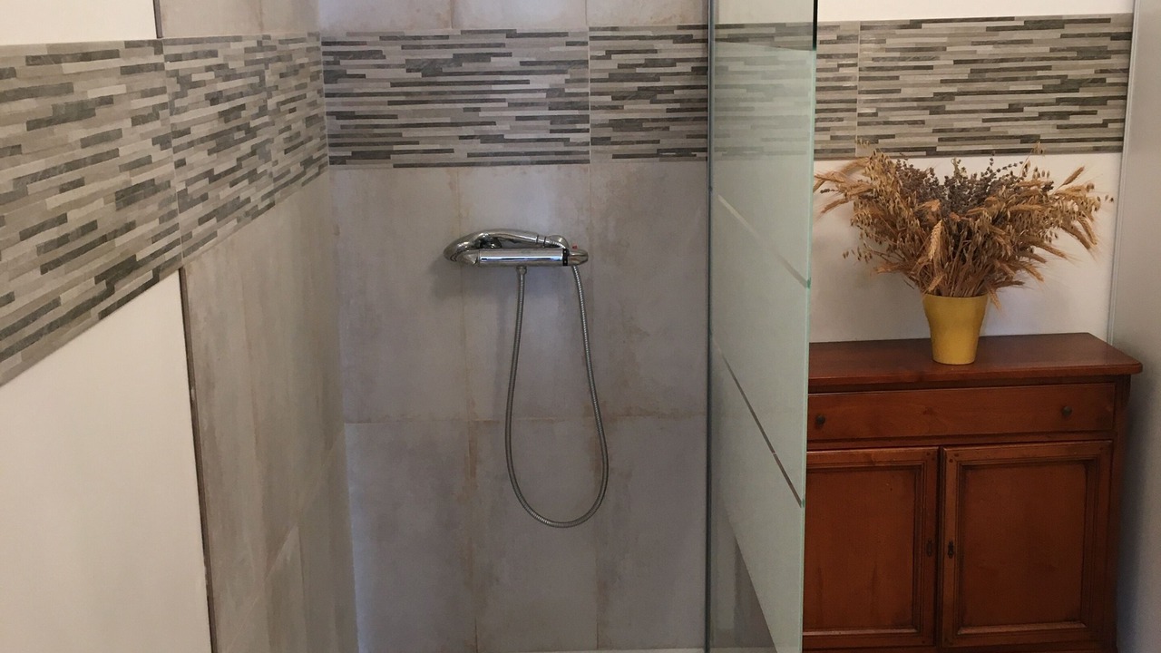 Photo of Others in Theus