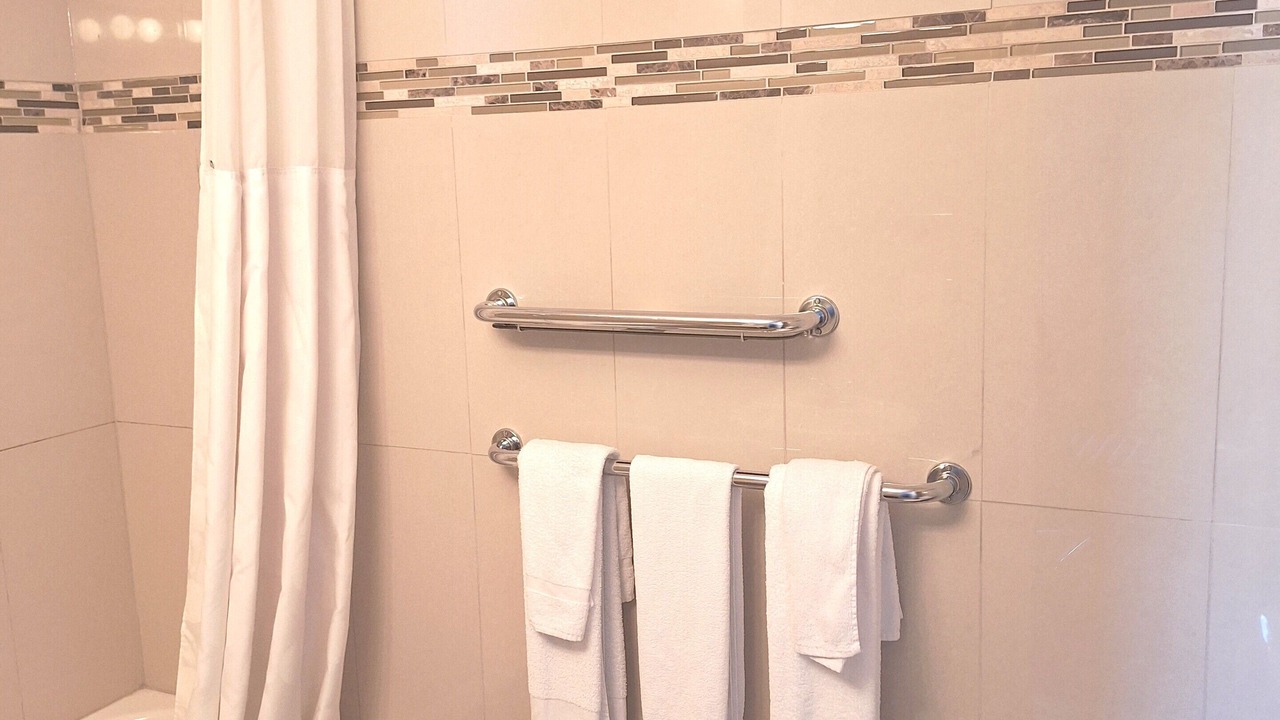 Photo of Bathroom in Cote-Des-Neiges—Notre-Dame-De-Grace
