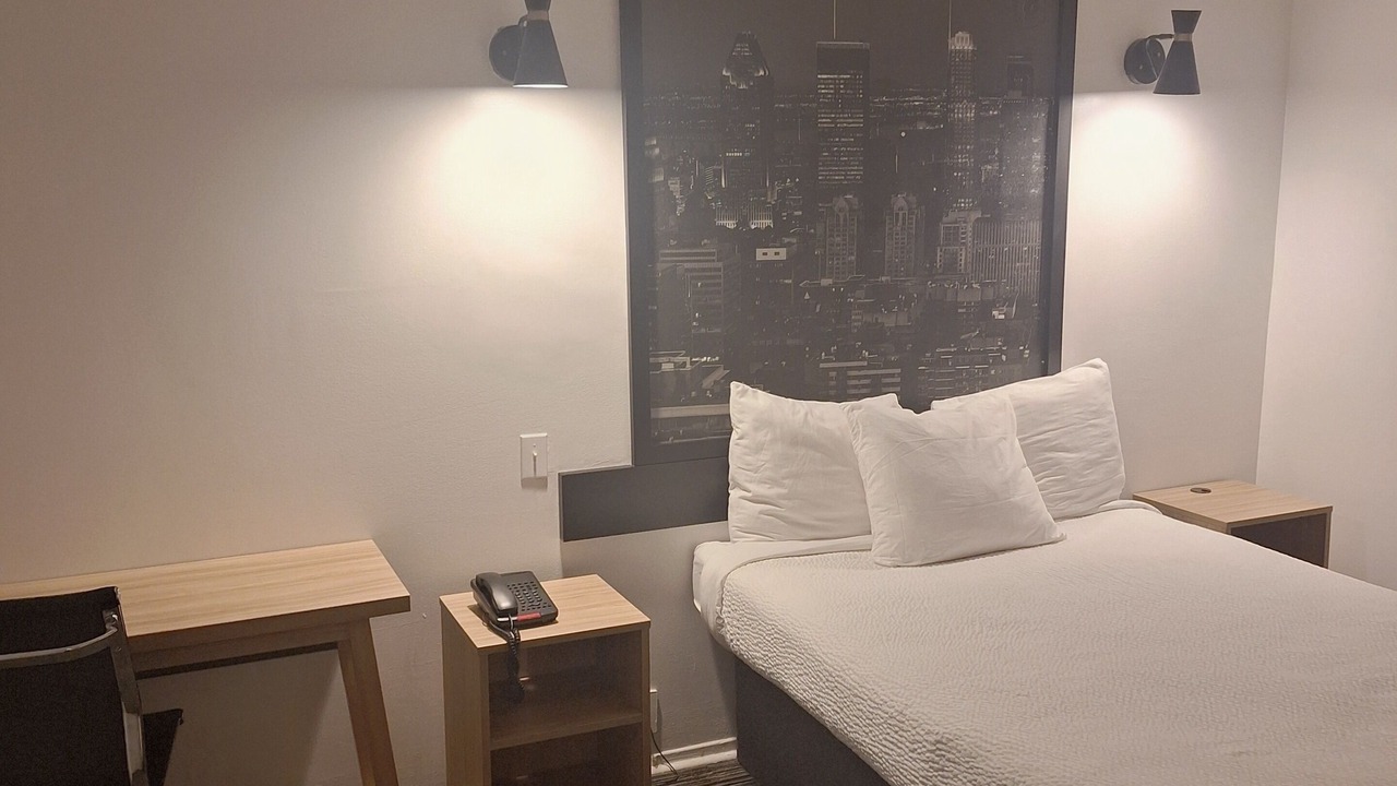 Photo of Bedroom in Cote-Des-Neiges—Notre-Dame-De-Grace