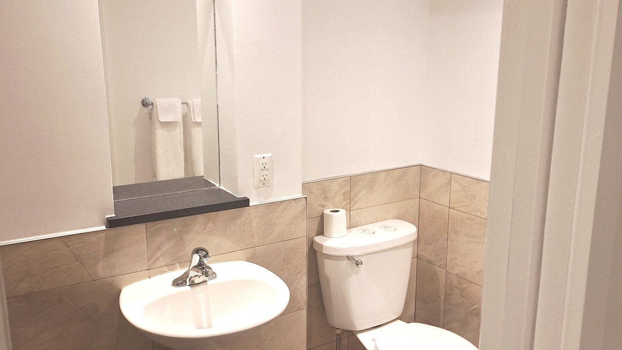 Photo of Bathroom in Cote-Des-Neiges—Notre-Dame-De-Grace