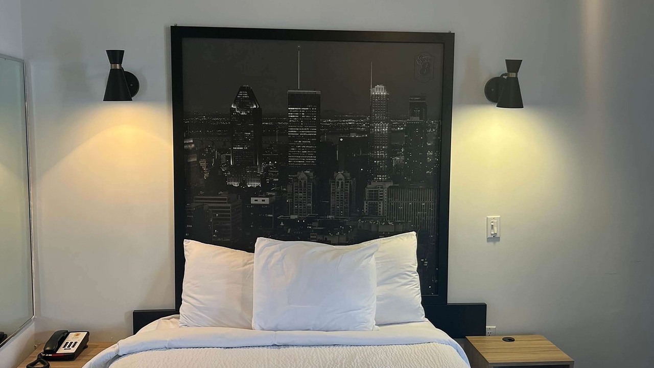 Photo of Bedroom in Cote-Des-Neiges—Notre-Dame-De-Grace