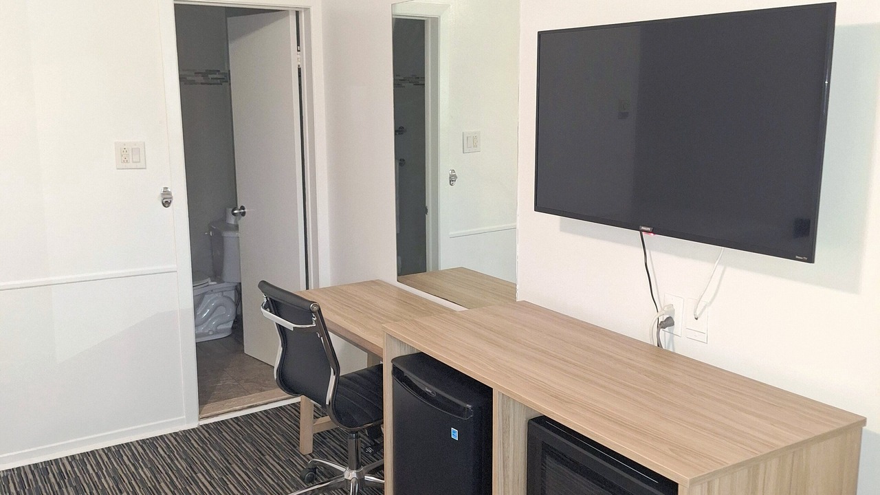 Photo of Bedroom in Cote-Des-Neiges—Notre-Dame-De-Grace