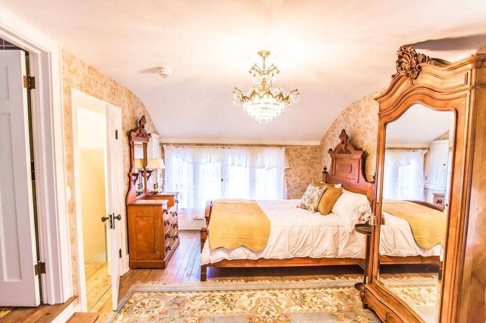 Photo of Bedroom in Hamilton