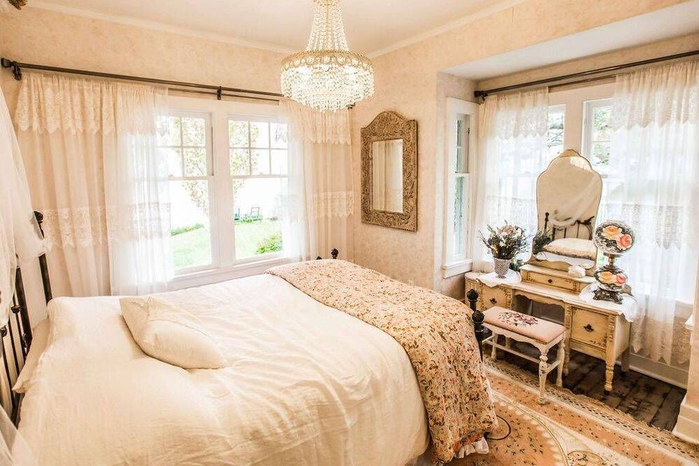 Photo of Bedroom in Hamilton
