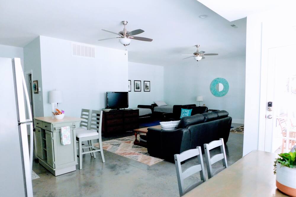 Photo of Livingroom in Garner