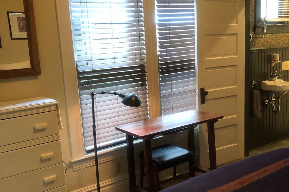 Photo of Bedroom in Harrison/Denny-Blaine