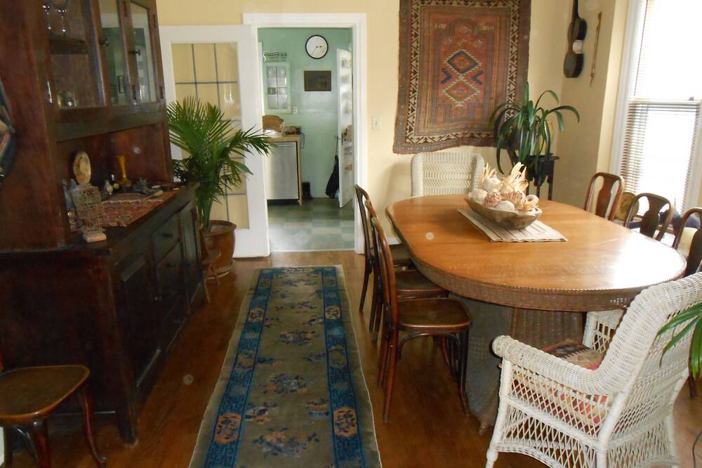 Photo of Livingroom in Harrison/Denny-Blaine