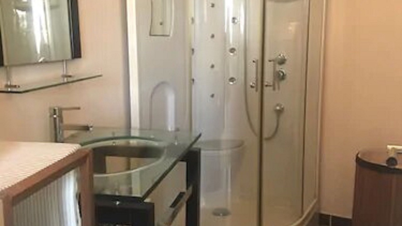 Photo of Bathroom in Alencon