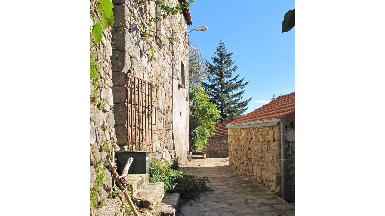 Photo of Patio Balcony in Sainte-Marguerite-Lafigere