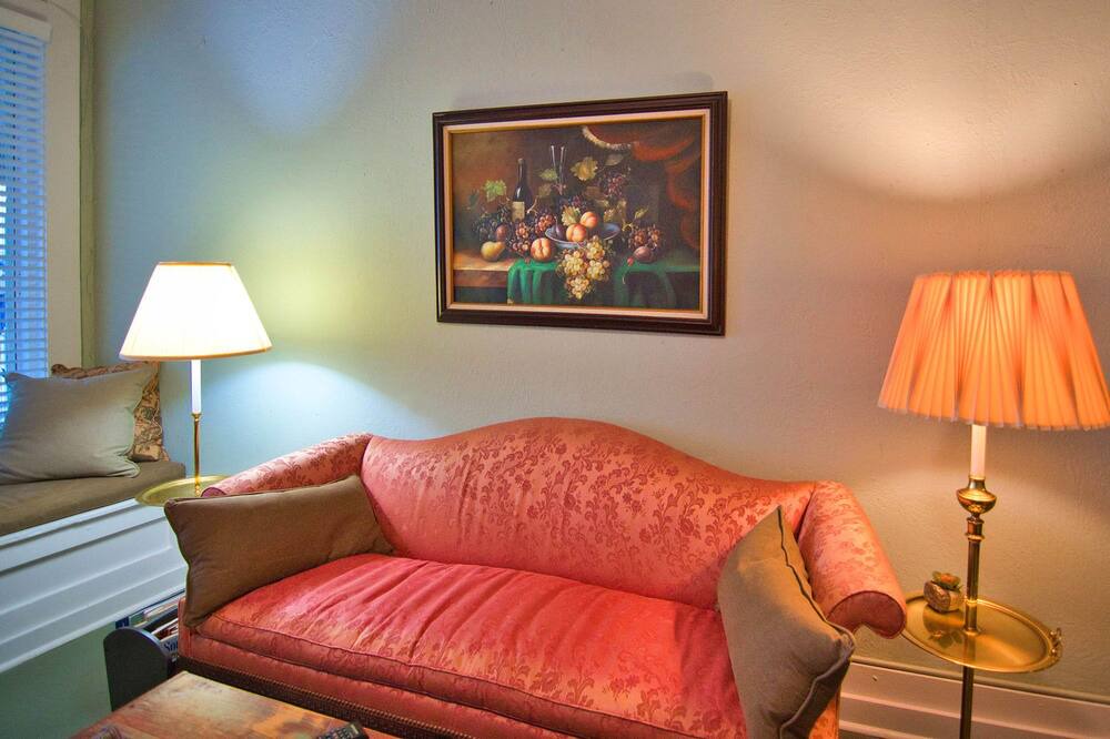 Photo of Livingroom in Mason