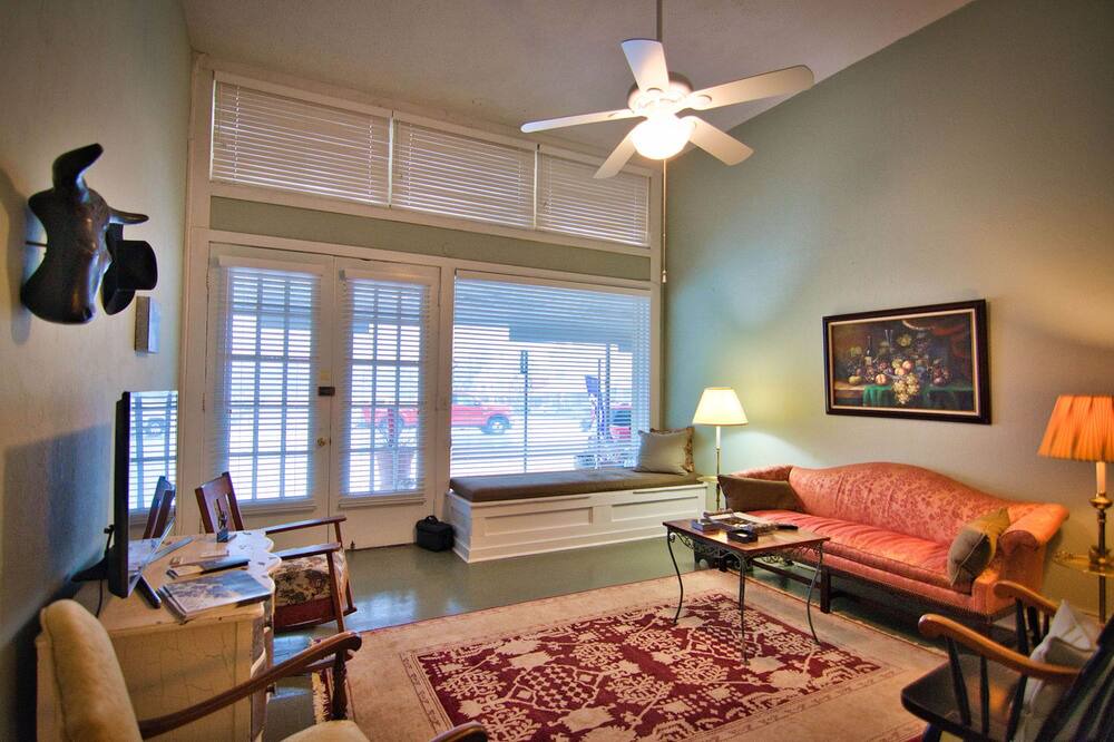 Photo of Livingroom in Mason